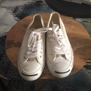 Converse tennis shoes